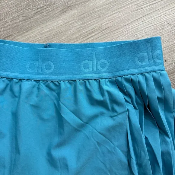 Alo Yoga Aces Turquoise Pleated mini skirt tennis shorts skorts Asymmetrical L