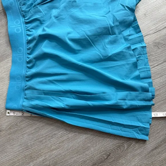 Alo Yoga Aces Turquoise Pleated mini skirt tennis shorts skorts Asymmetrical L