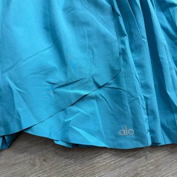 Alo Yoga Aces Turquoise Pleated mini skirt tennis shorts skorts Asymmetrical L