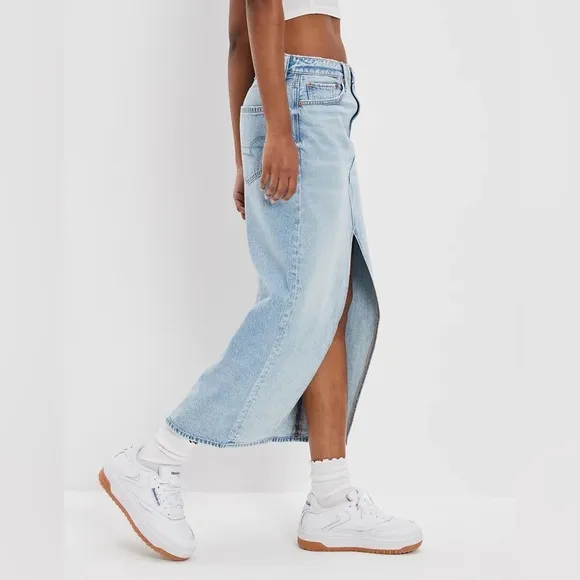AMERICAN EAGLE DREAMY DRAPE LOW RISE DENIM MAXI SKIRT