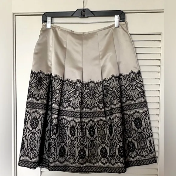 Ann Taylor Cream and Black A-Line Knee-Length Skirt