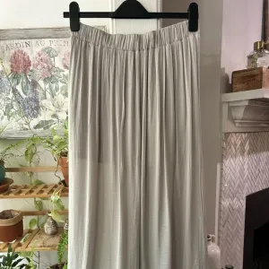 Anthropologie light gray skirt pleated