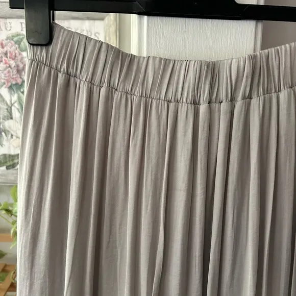 Anthropologie light gray skirt pleated
