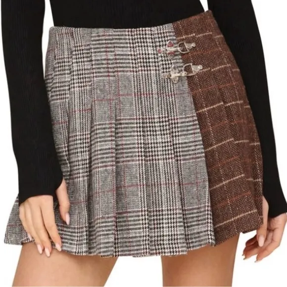 Avec Les Filles Women's Mixed Pattern Pleated Mini Skirt Size Medium NWT