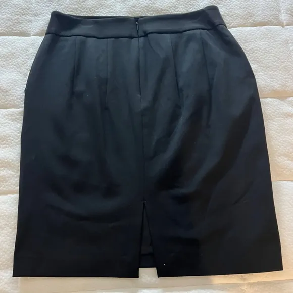 Brand New EXPRESS Black Pencil Skirt with Pockets, Size 10