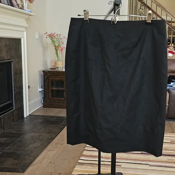 Brooks Brothers ,Loro  Piana &amp; G stretch wool Crepe Career skirt, black us 8