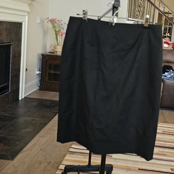 Brooks Brothers ,Loro  Piana &amp; G stretch wool Crepe Career skirt, black us 8