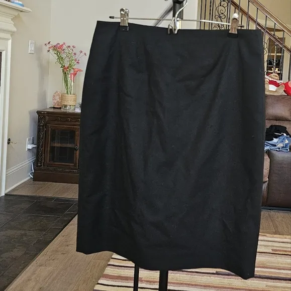 Brooks Brothers ,Loro  Piana &amp; G stretch wool Crepe Career skirt, black us 8