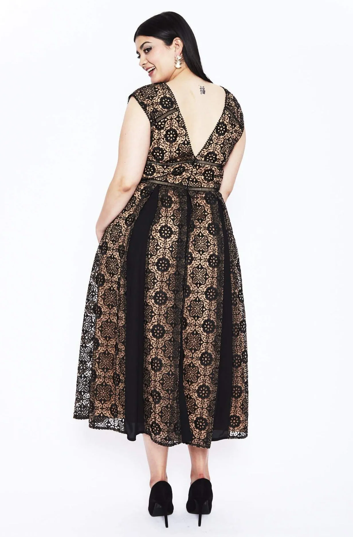 Calypso Lace Midi Dress by ML Monique Lhuillier - RENTAL