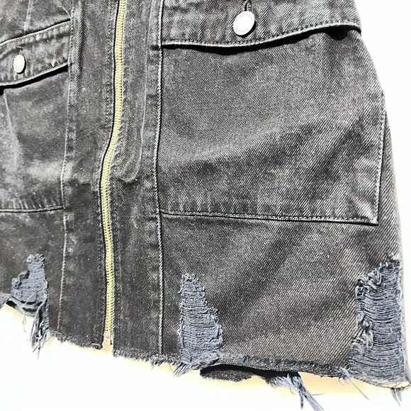 Carmar LF 24 black jeans skirt zip front cargo pockets Distressed