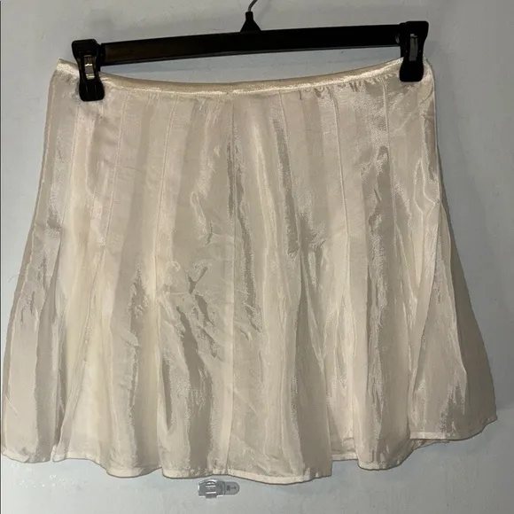 Chan Luu White Pleated Mini Skirt Size Medium 100% Viscose Side Zip