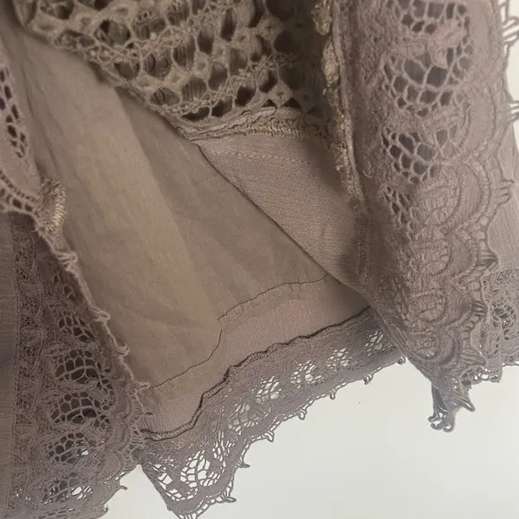 Chico's Crochet Lace Maxi Pull On Skirt Size 1 US M Taupe Boho Elegant Classic
