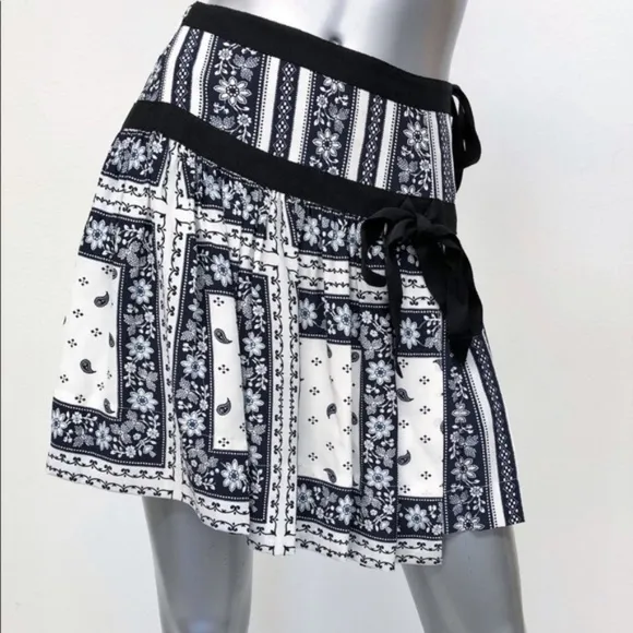 Cinq a Sept Skirt Amory Navy/White Bandana Print Silk Size 2 Pleated Mini