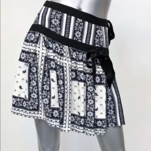 Cinq a Sept Skirt Amory Navy/White Bandana Print Silk Size 2 Pleated Mini