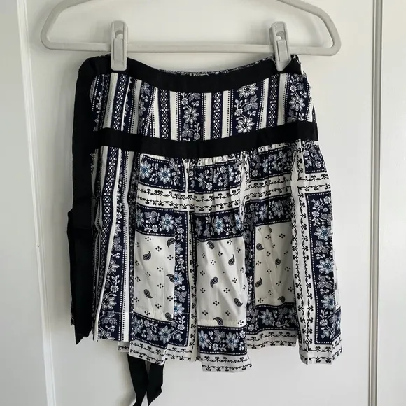Cinq a Sept Skirt Amory Navy/White Bandana Print Silk Size 2 Pleated Mini