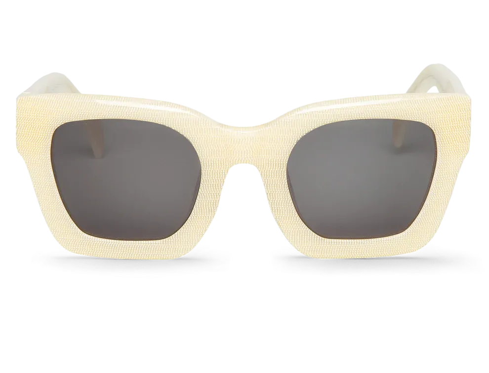 COCO BONDI WITH CLASSICAL LENSES