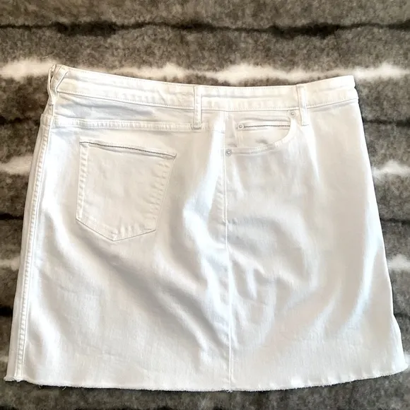 COPY - VINEYARD VINES  White Denim Skirt