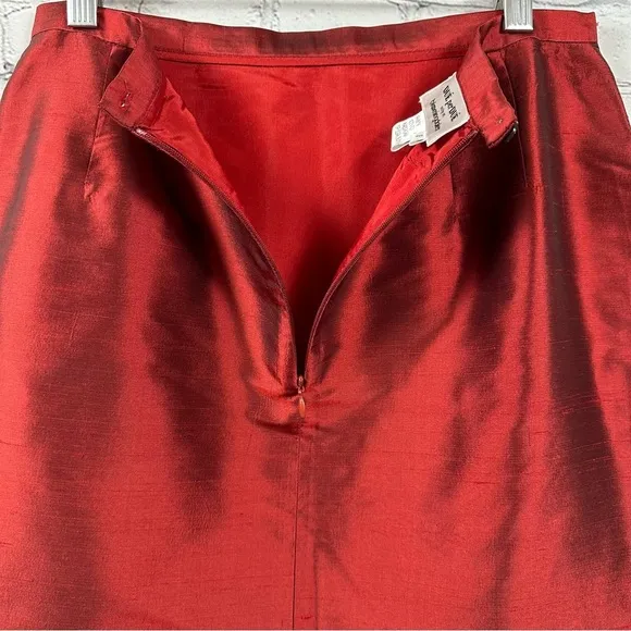 Due per Due by Bloomingdale’s Pencil Skirt 100% Dupioni Silk Holiday Red Lined 8