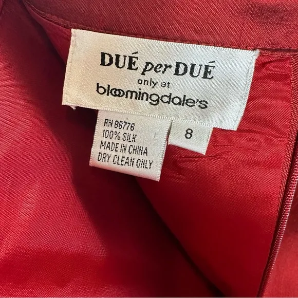 Due per Due by Bloomingdale’s Pencil Skirt 100% Dupioni Silk Holiday Red Lined 8