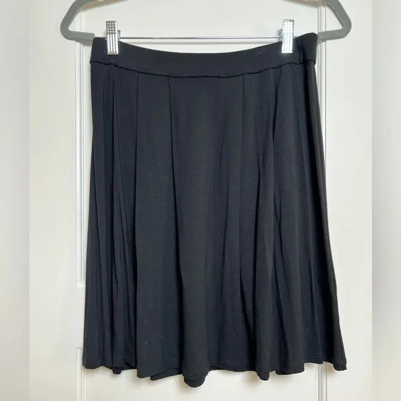 Eileen Fisher Black Pleated Skirt (Medium) Petite
