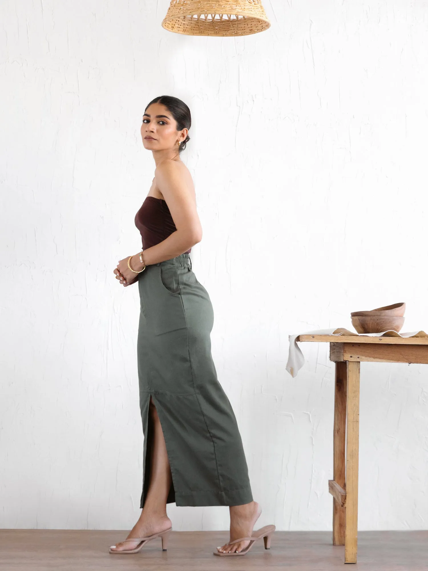 Front Slit Detailed Back Elasticated Skirt