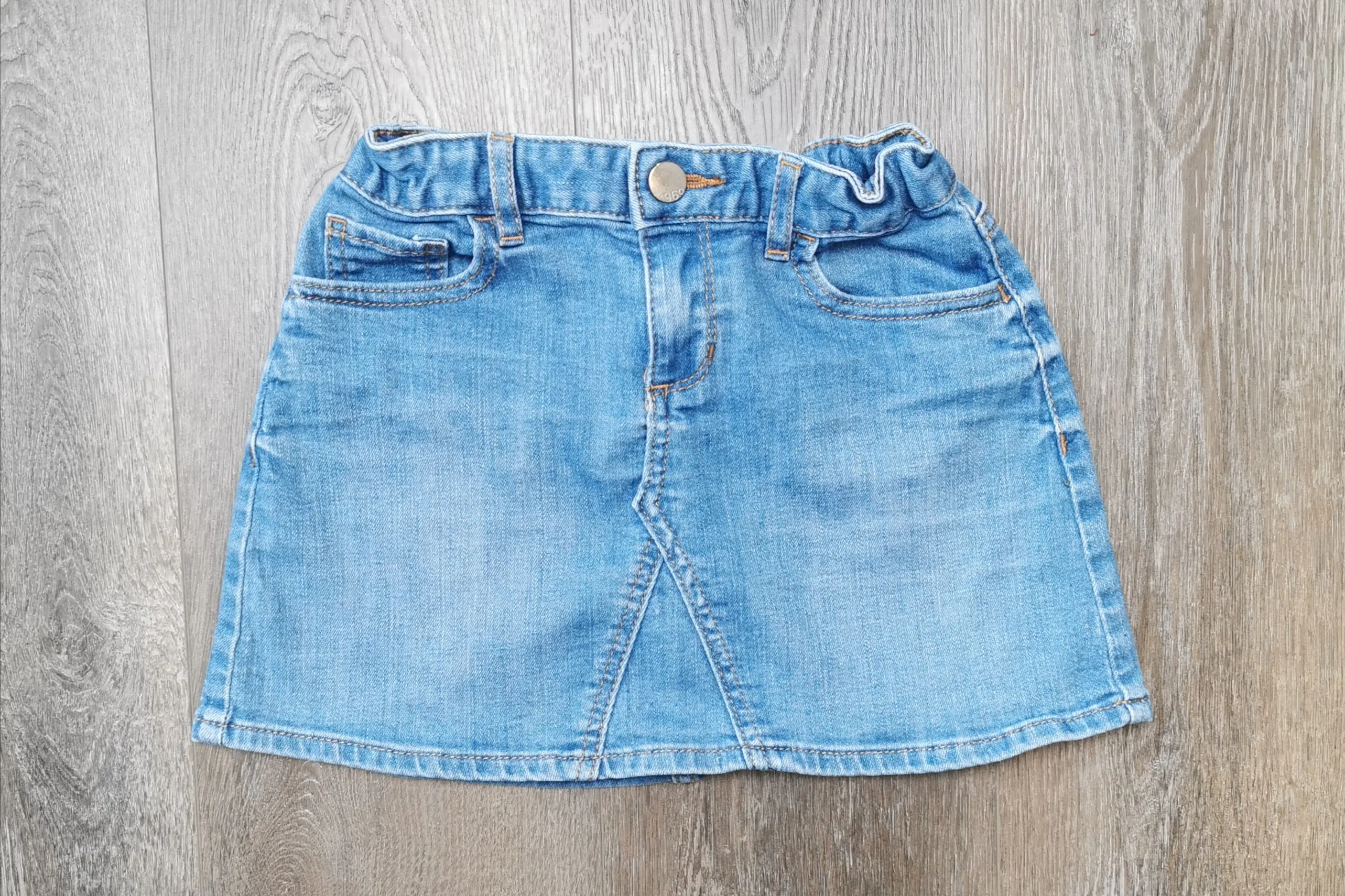 GIRL SIZE 8 YEARS - GAP Kids, Denim Skirt EUC B52