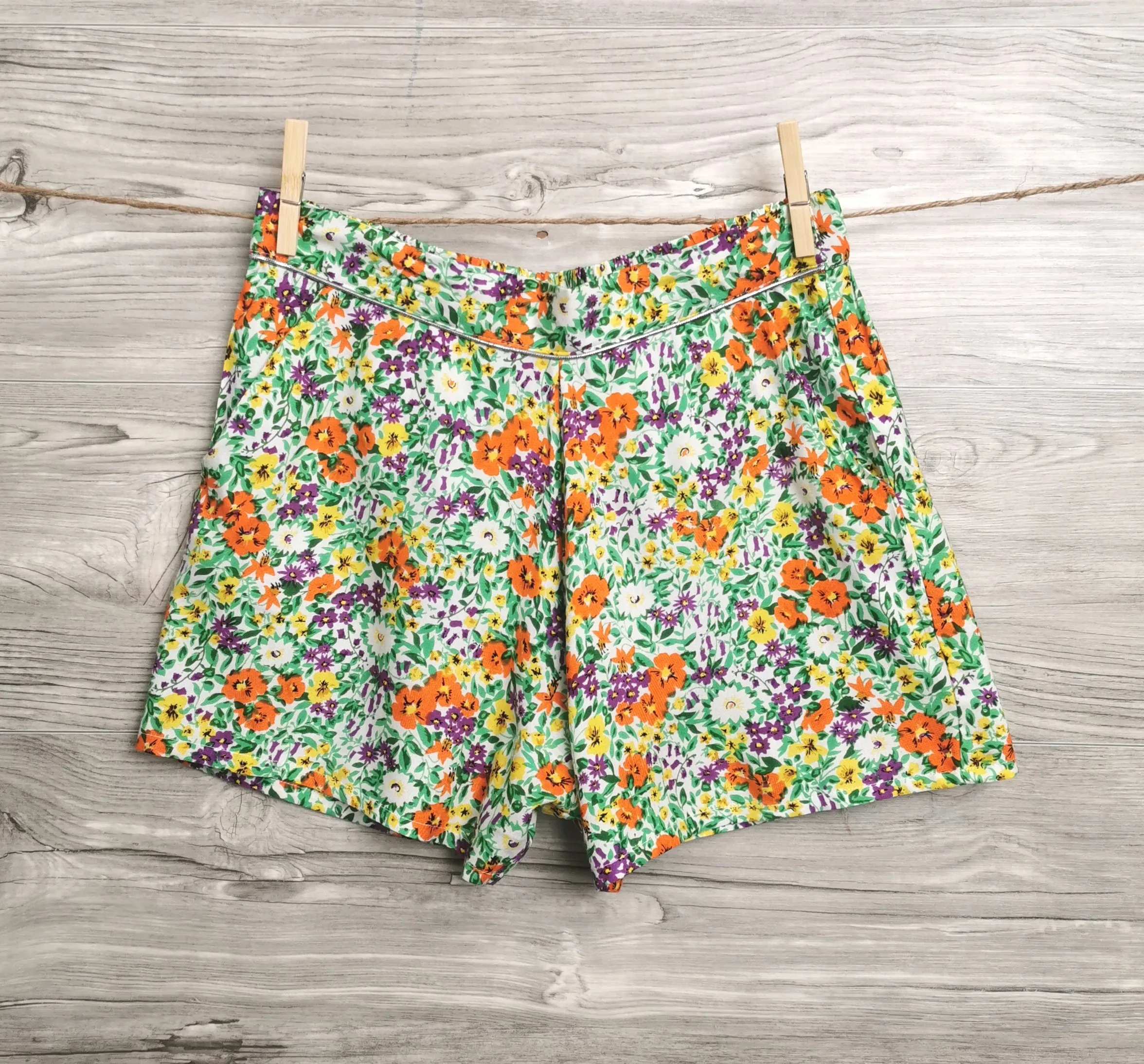GIRL SIZE XL (14 YEARS) - DEX Kids, Floral Bohemian Shorts NWT B51