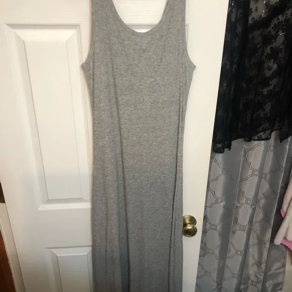 GRAY MAXI dress size large soft scoop neck maxi dress slim to full w/ stretch