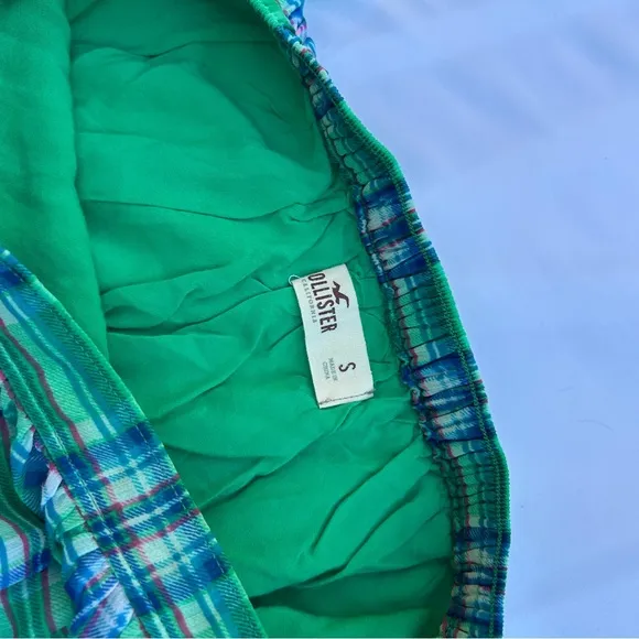 Hollister size S green plaid pleated schoolgirl Clueless mini skirt