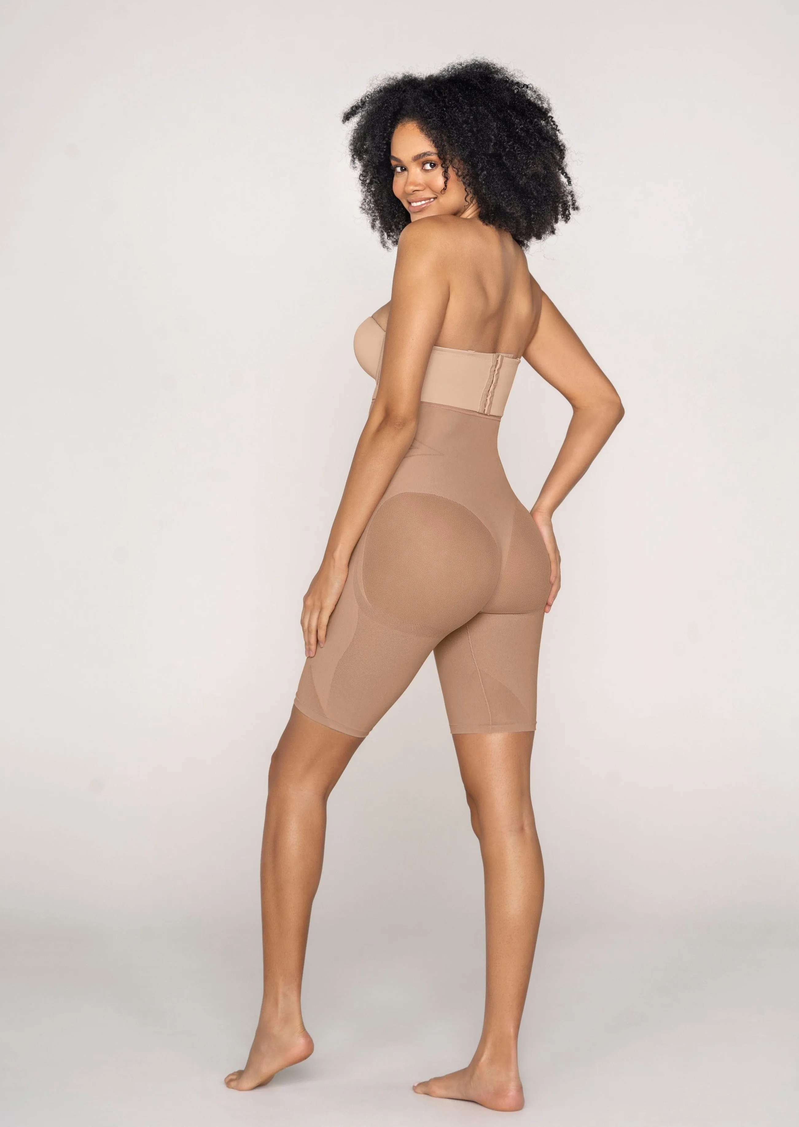 Invisible Extra High-Waisted Shaper Short - Natural