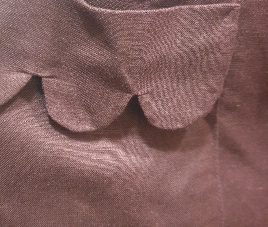 Kindling red skirt size 12, best fits 10