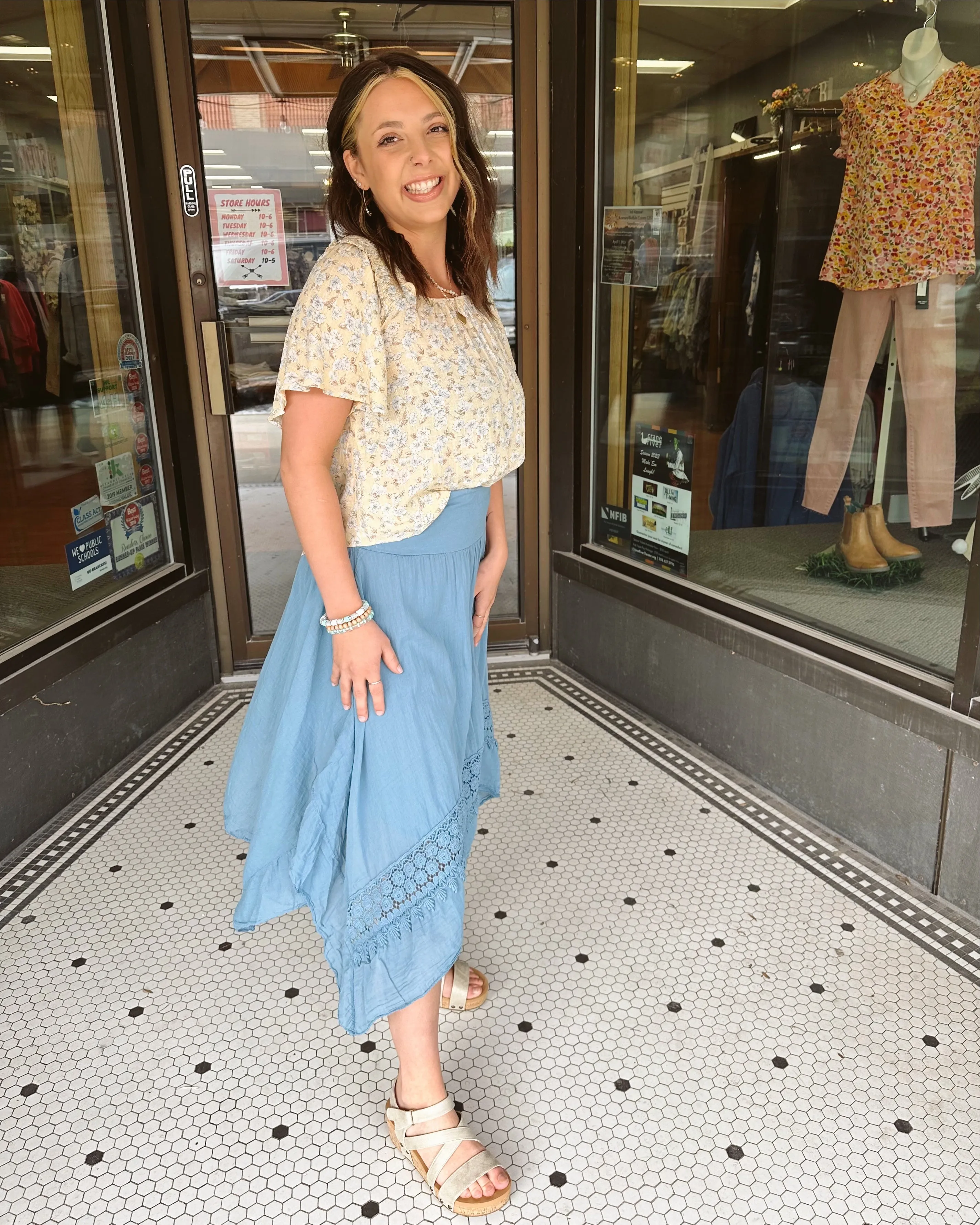 Knit Waisted Lace Accent Skirt w/Shark Bite Bottom Hem