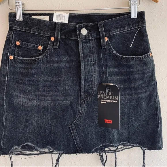 Levi’s Women’s Cut Off Ripped Black Washed Mini Skirt Size 25 NWT