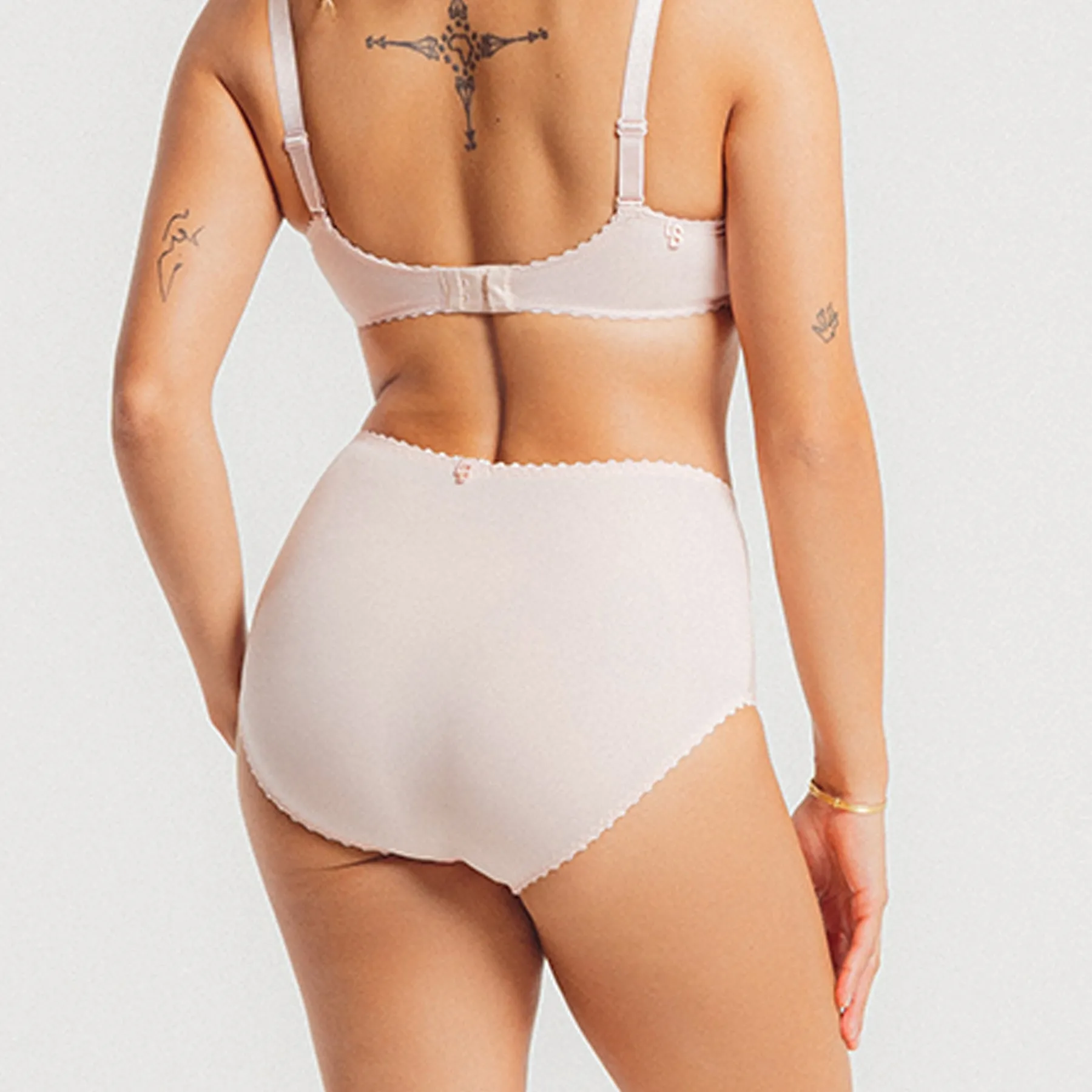 Louisa Bracq Elise Brief