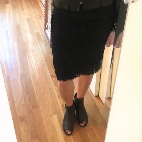 Lysse Lace Overlay Skirt