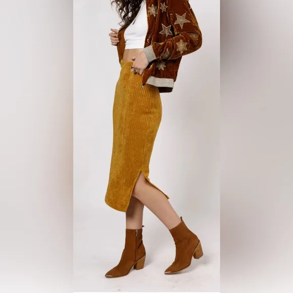 🔥NEW🔥 Band of the Free Size M Monza Gold Ribbed Velvet 100% Viscose Pencil Skirt