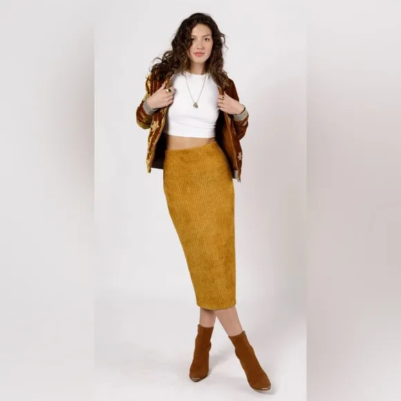 🔥NEW🔥 Band of the Free Size M Monza Gold Ribbed Velvet 100% Viscose Pencil Skirt