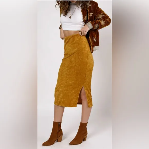 🔥NEW🔥 Band of the Free Size M Monza Gold Ribbed Velvet 100% Viscose Pencil Skirt