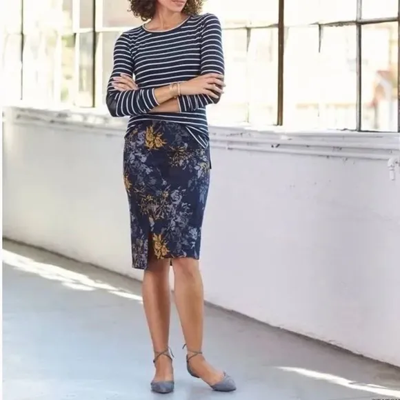 NWT Lisse Brogan Floral Pencil Skirt  Navy Blue Side Slits Medium Tummy Control