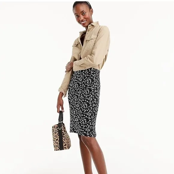 NWT🌻J. Crew Pencil skirt in daisy floral Size 4