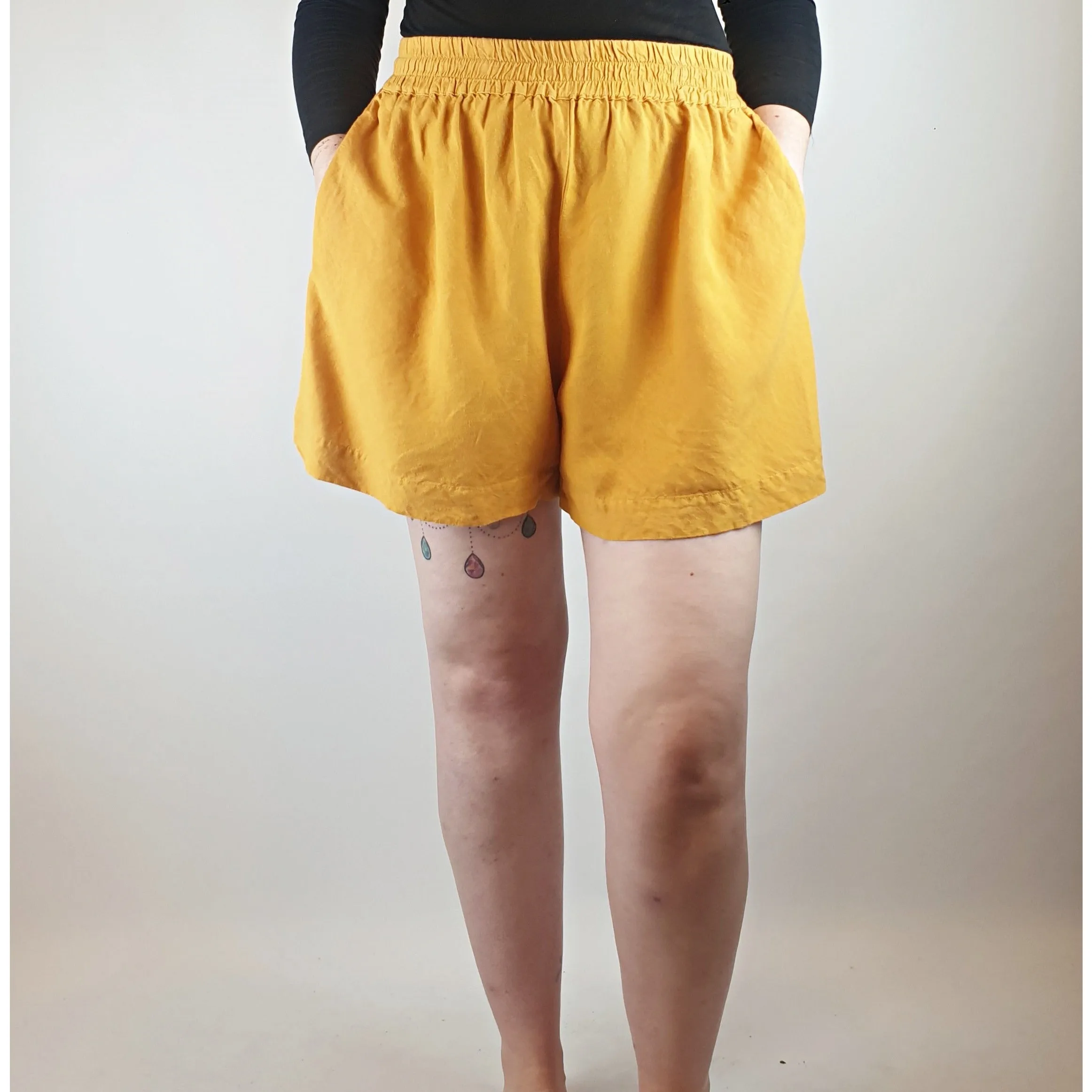 Obus mustard linen mix shorts with elastic waist band, and pockets size 12