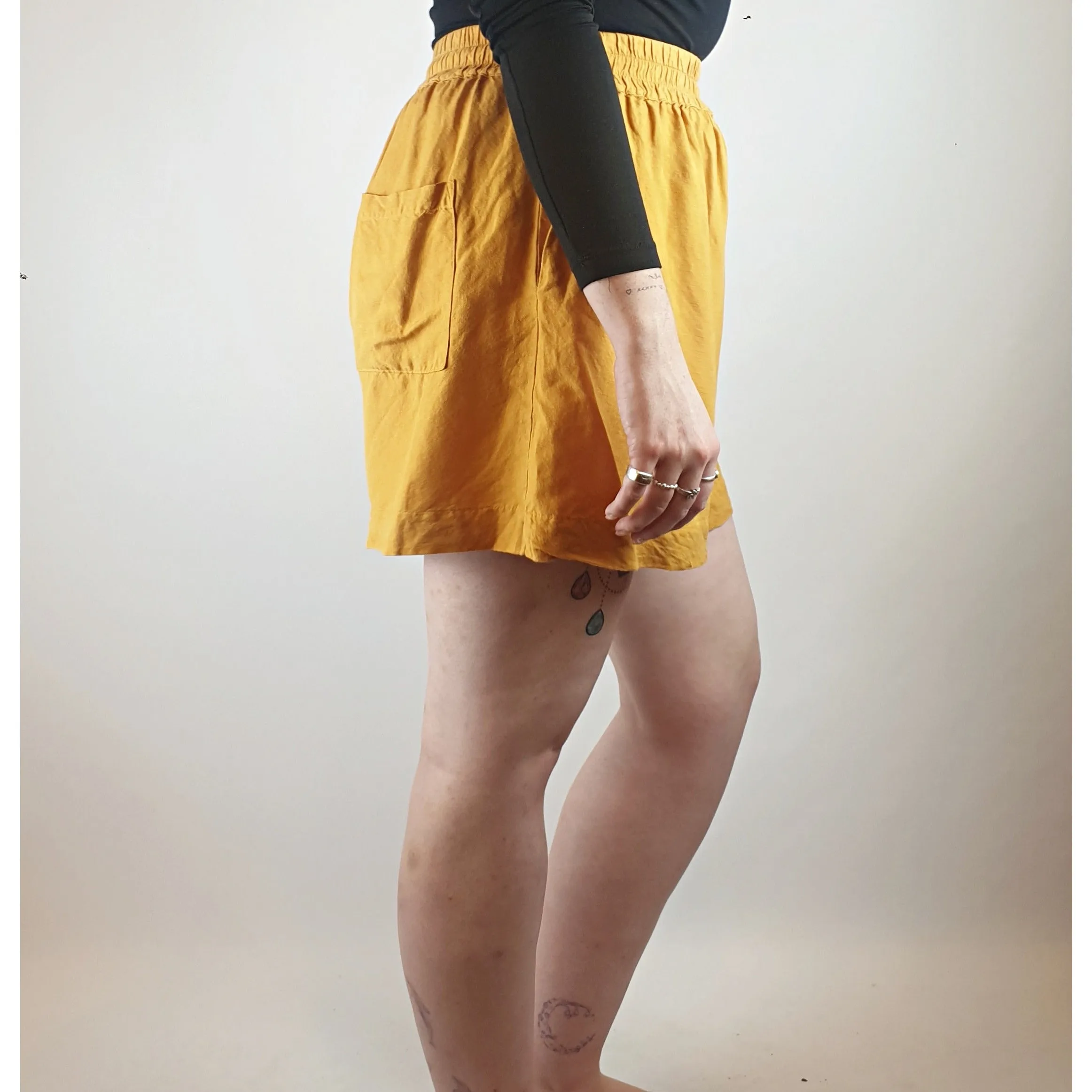 Obus mustard linen mix shorts with elastic waist band, and pockets size 12