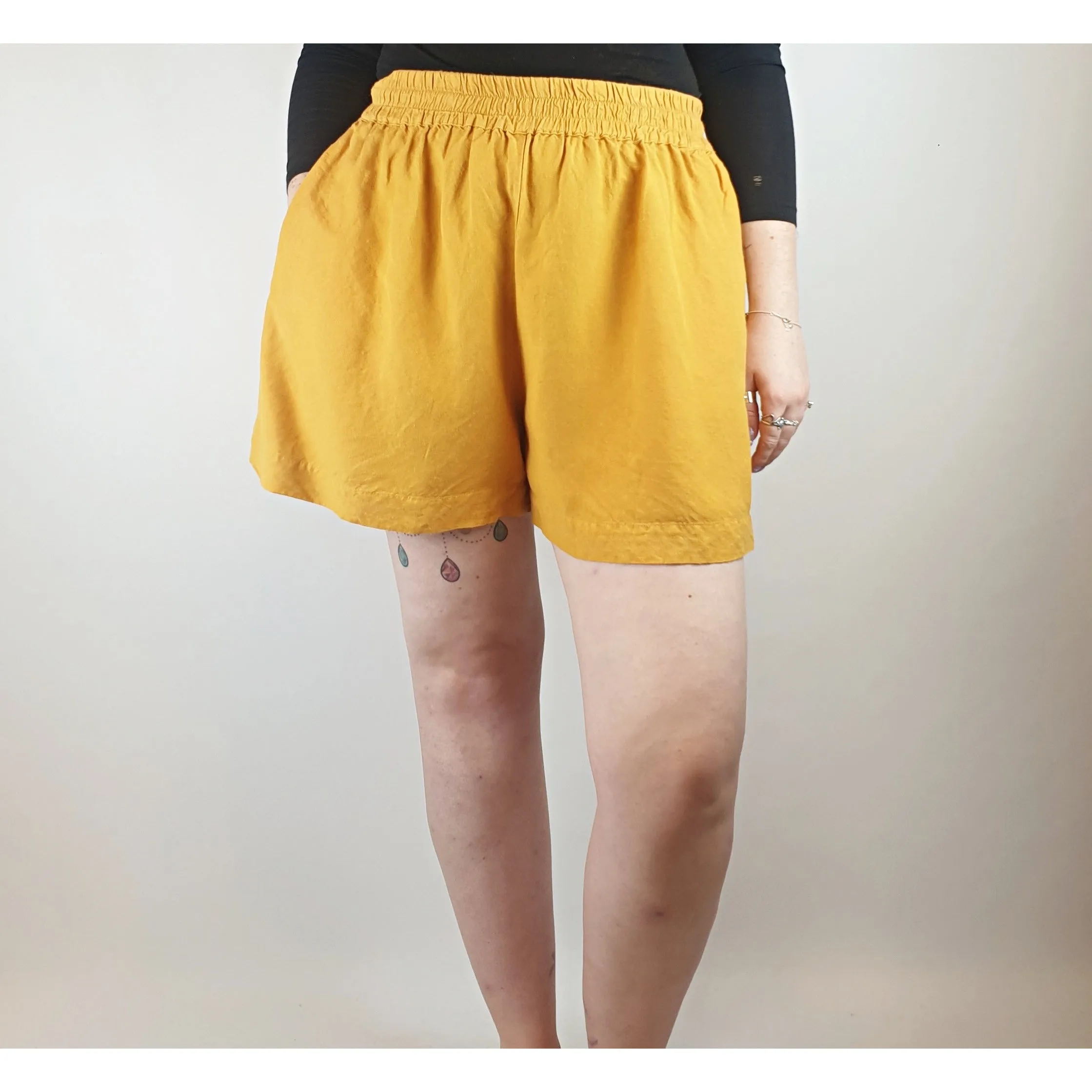 Obus mustard linen mix shorts with elastic waist band, and pockets size 12