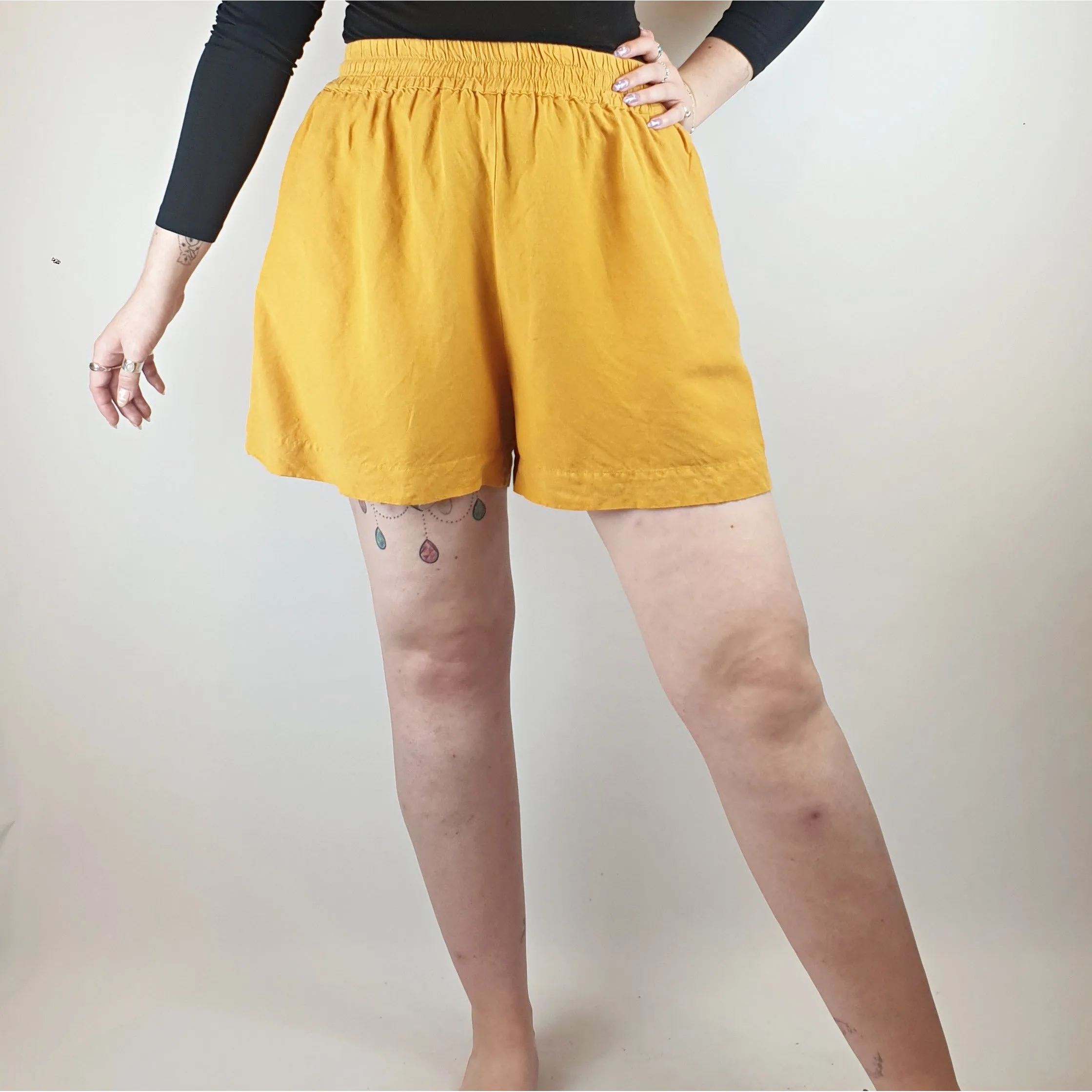 Obus mustard linen mix shorts with elastic waist band, and pockets size 12
