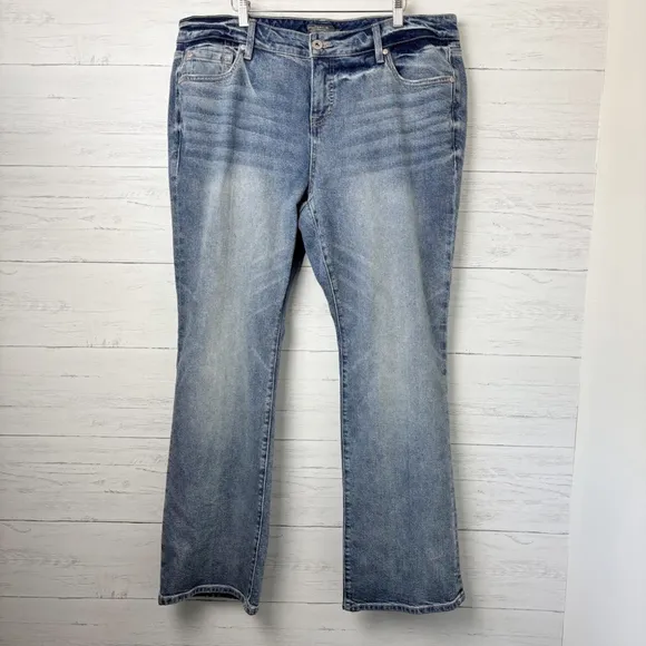Torrid Perfect Slim Boot Classic Denim Mid-Rise Jean in Laurel Canyon 18