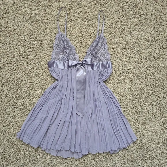 Victoria's Secret Lilac Pleated Babydoll - Medium