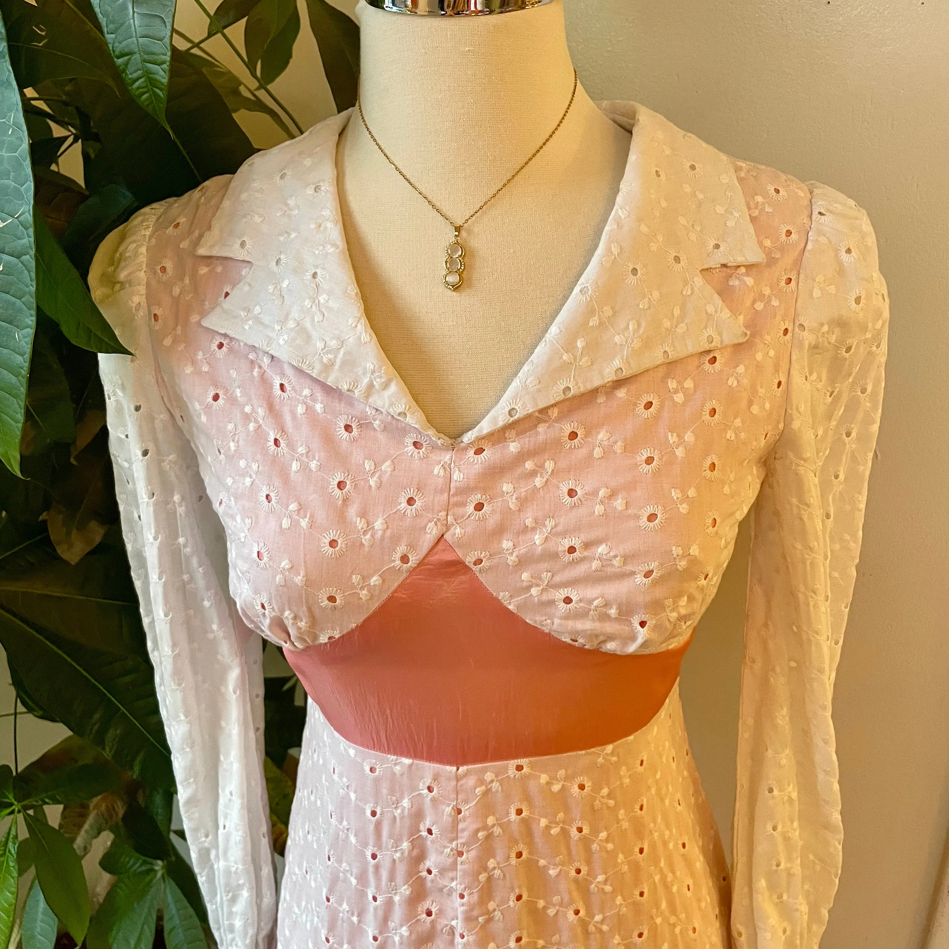 Vintage 60s 70s eyelet maxi dress // Sz small   (ht2400)