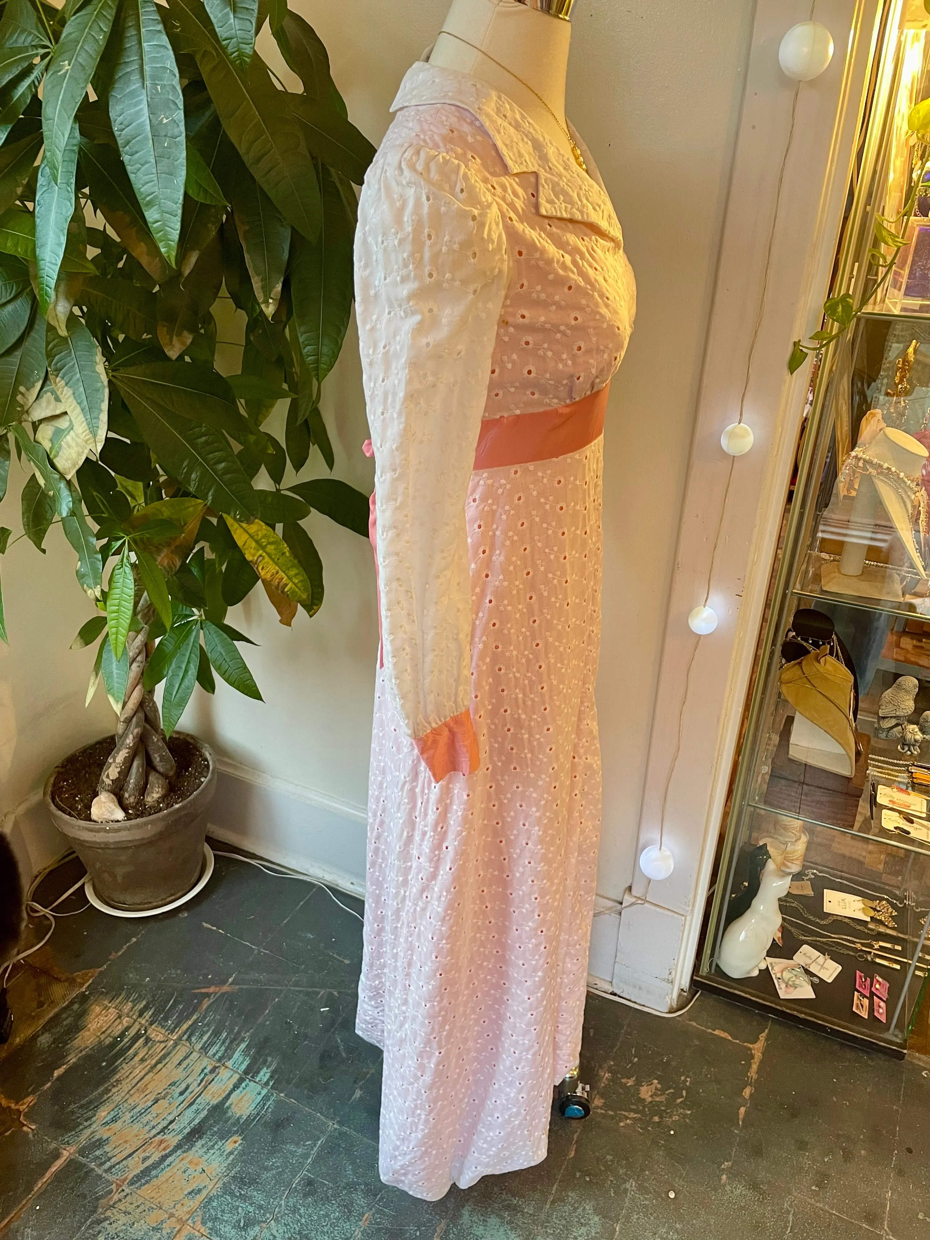Vintage 60s 70s eyelet maxi dress // Sz small   (ht2400)