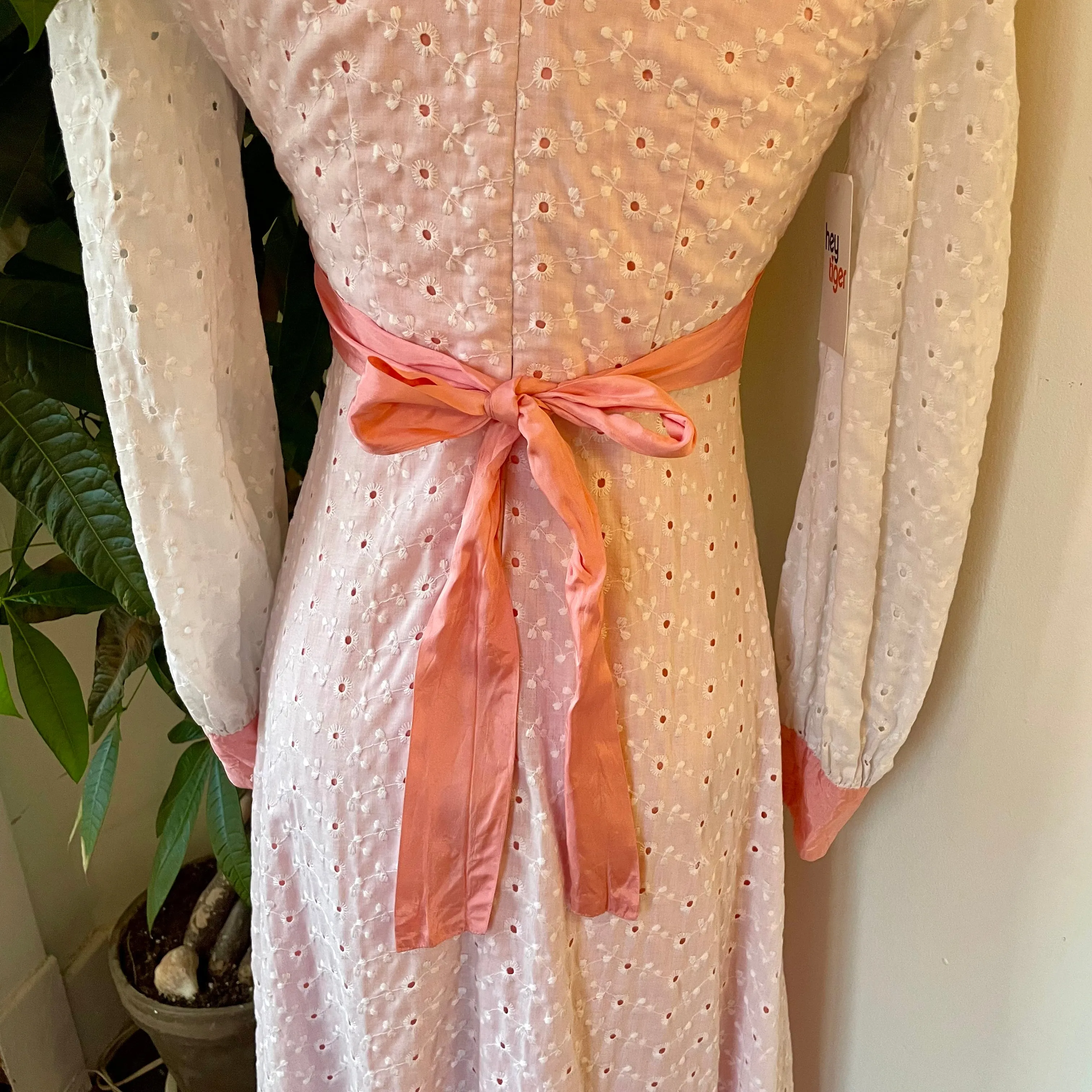 Vintage 60s 70s eyelet maxi dress // Sz small   (ht2400)