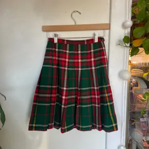 Vintage 60s Bobbie Brooks pleated plaid skirt with fringe detail // XXS XS (HT2428)